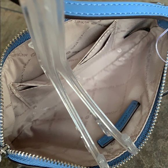 MICHAEL KORS JET SET ITEM LG GUSSET WRISTLET - Picture 7 of 16